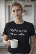 Kaffee zuerst. Dann reden. T-Shirt - Geschenk für Kaffeeliebhaber | PrintB