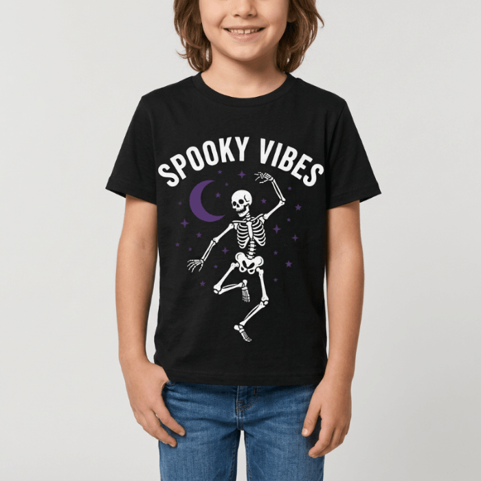kinder-t-shirt-schwarz-spooky-vibes-skelett.png